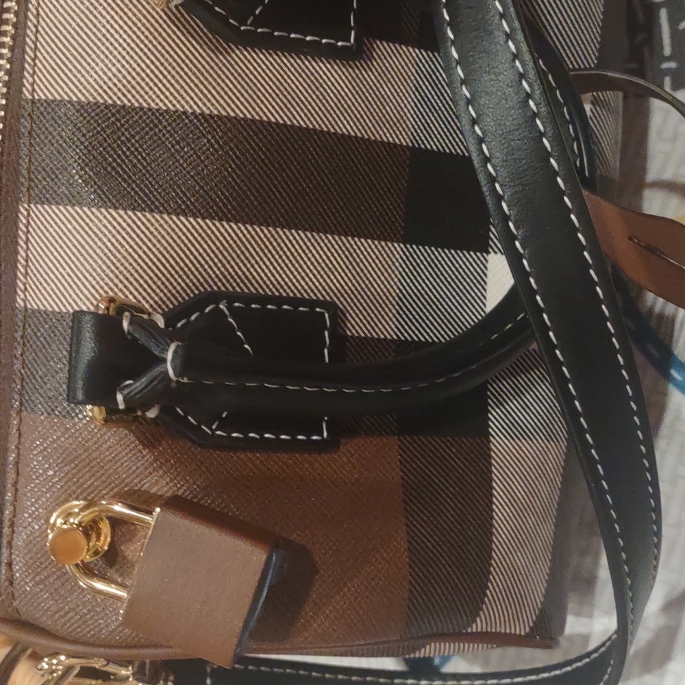 Mini Burberry purse - Picture 3 of 4